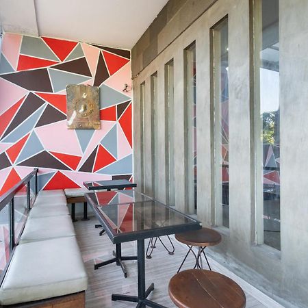 Отель Super Oyo Flagship 91863 Metro House Сурабая Экстерьер фото