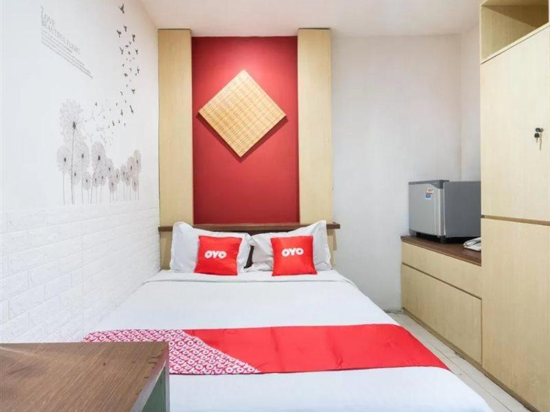 Отель Super Oyo Flagship 91863 Metro House Сурабая Экстерьер фото