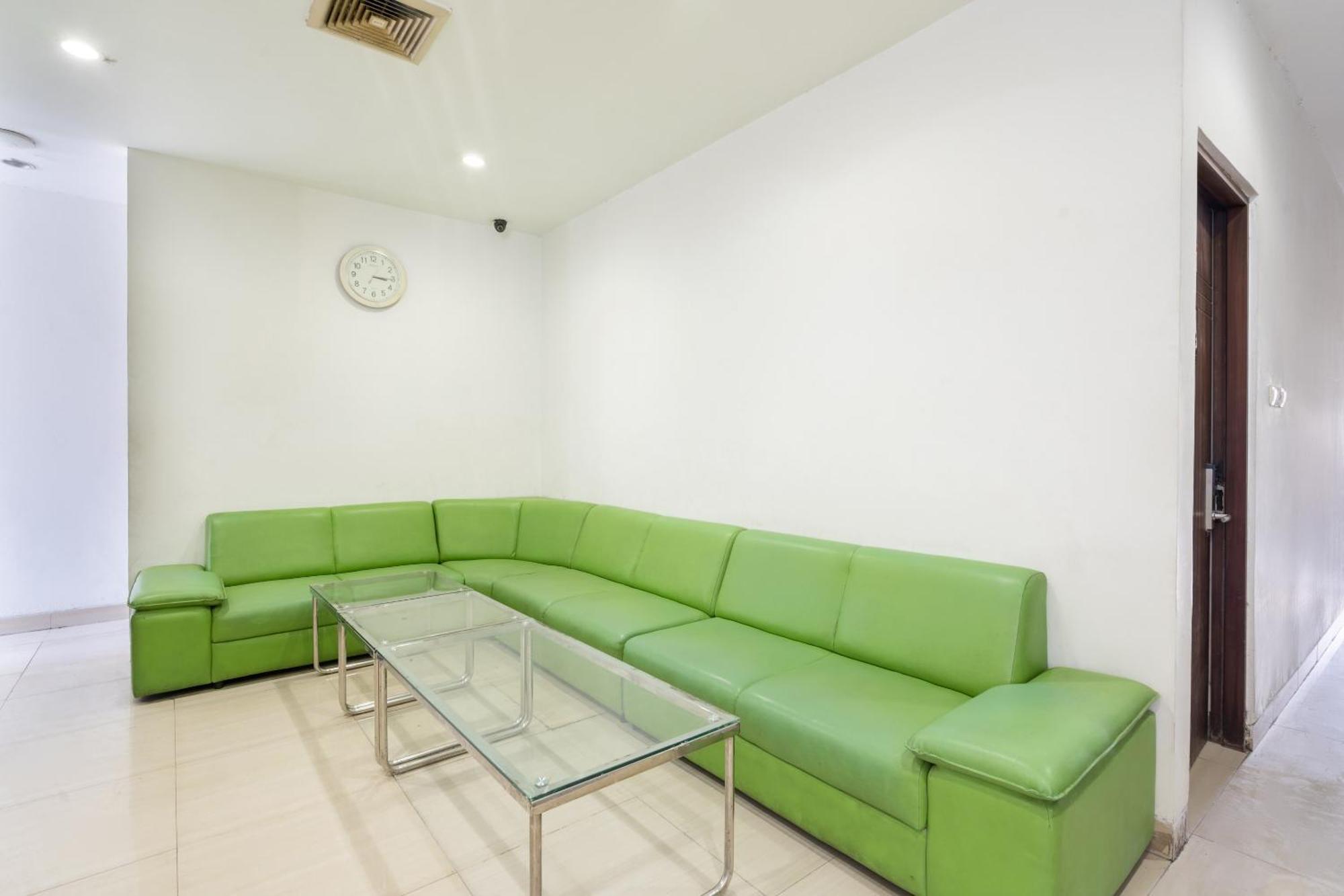 Отель Super Oyo Flagship 91863 Metro House Сурабая Экстерьер фото