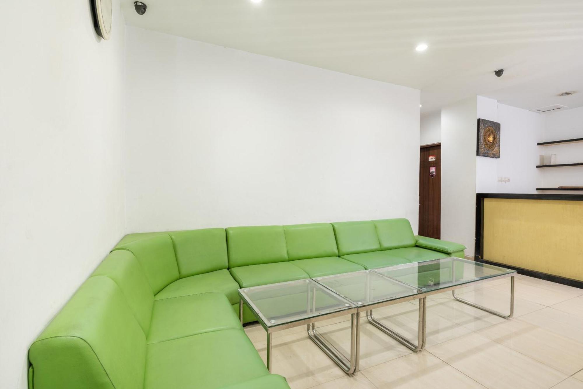Отель Super Oyo Flagship 91863 Metro House Сурабая Экстерьер фото