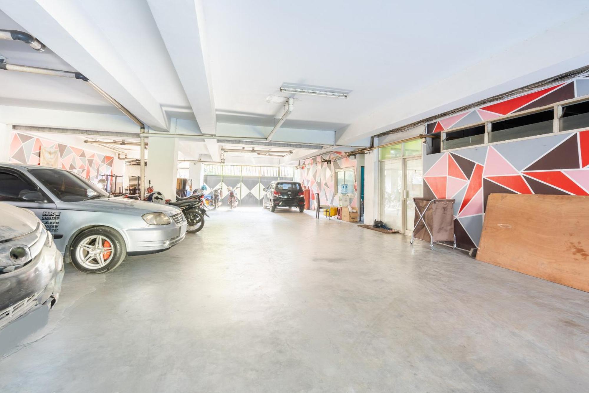 Отель Super Oyo Flagship 91863 Metro House Сурабая Экстерьер фото