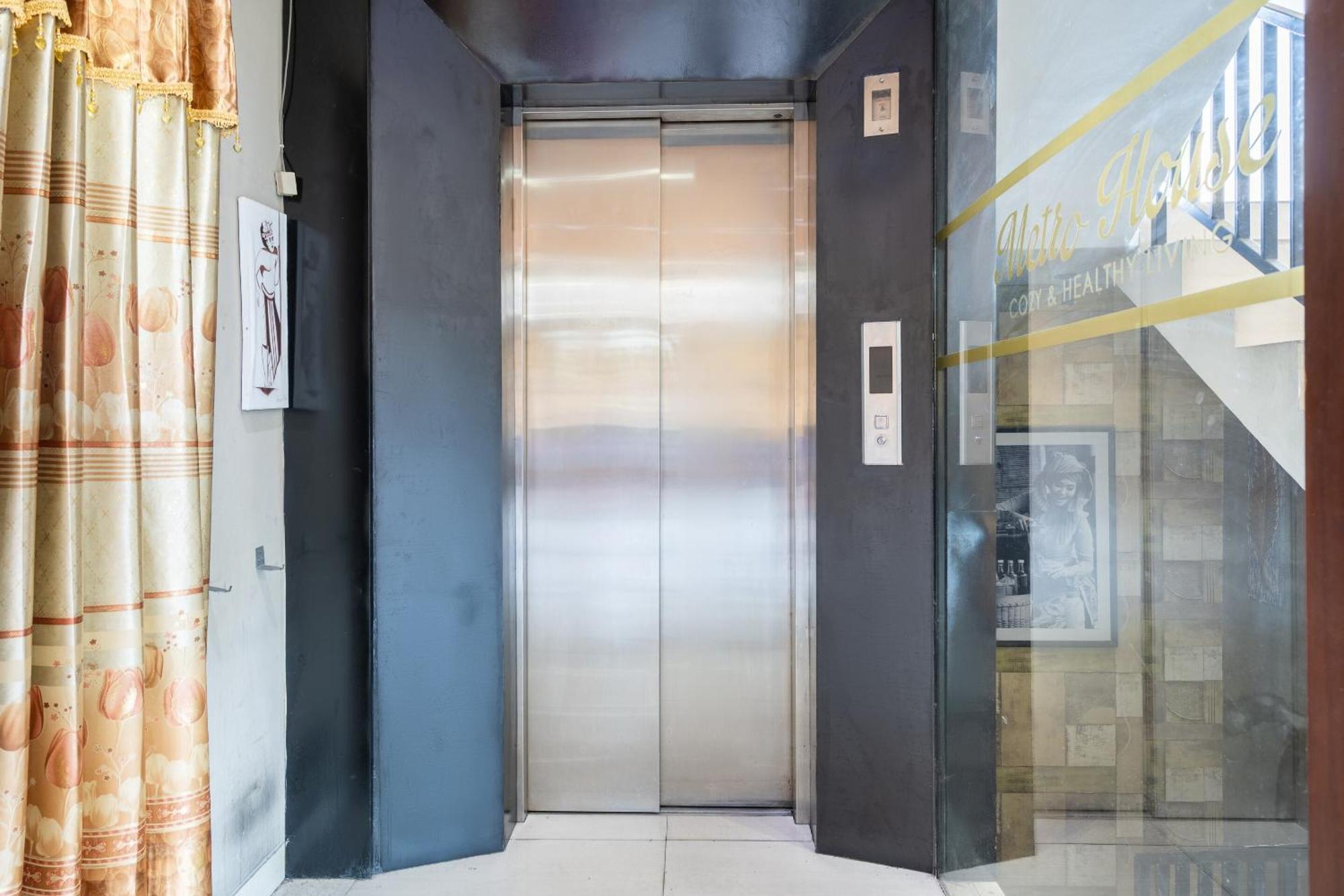 Отель Super Oyo Flagship 91863 Metro House Сурабая Экстерьер фото