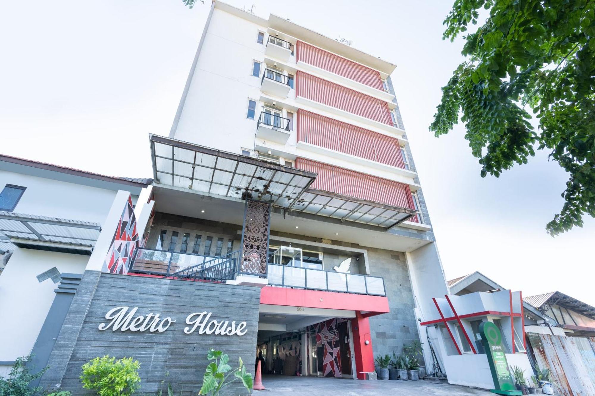 Отель Super Oyo Flagship 91863 Metro House Сурабая Экстерьер фото